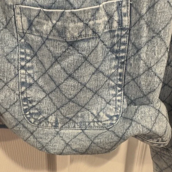 Doe & Rae Denim Look Quilted Shacket with Floral Lining | Women's M | NWOT - Picture 11 of 12